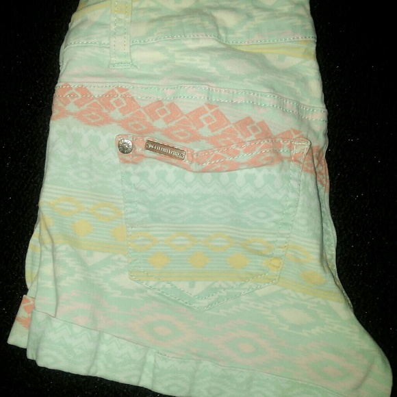 VS PINK shorts❤️ - Picture 3 of 4